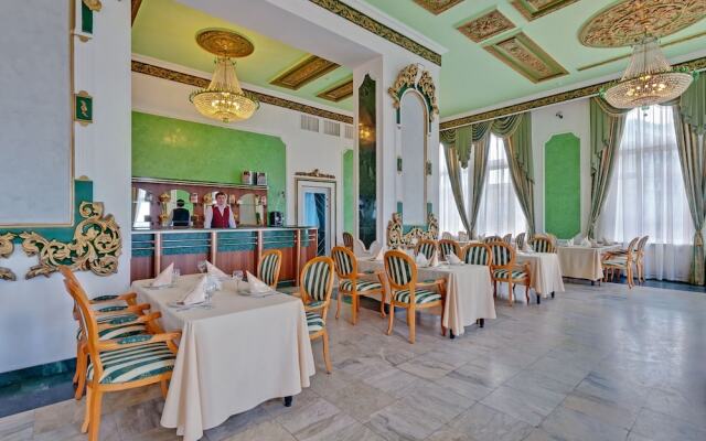 Warsaw Hotel
