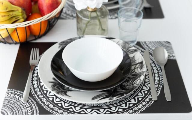 Studio élégant style black&white 5min gare Poissy