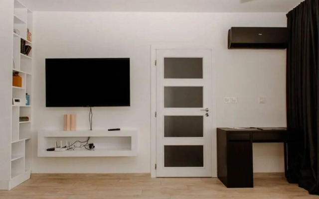 Super luxurious & spacious designer apartment.