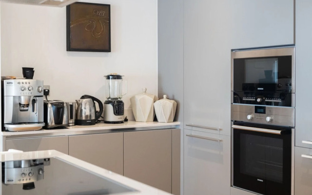 Trendy Queens Park Home Close to Hampstead by Underthedoormat