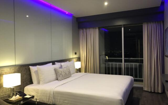 Evergreen Place Siam by UHG