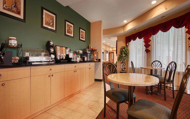 Best Western Plus Howe Inn