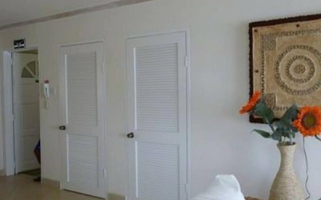 Beautiful Apartment Across The Road From The Beach