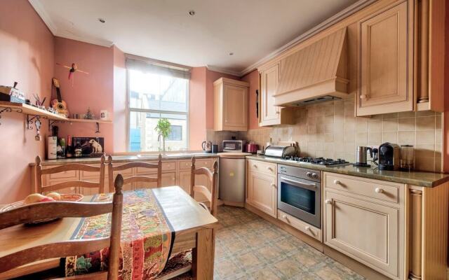 Beautiful 1 Bedroom City Centre Apartment