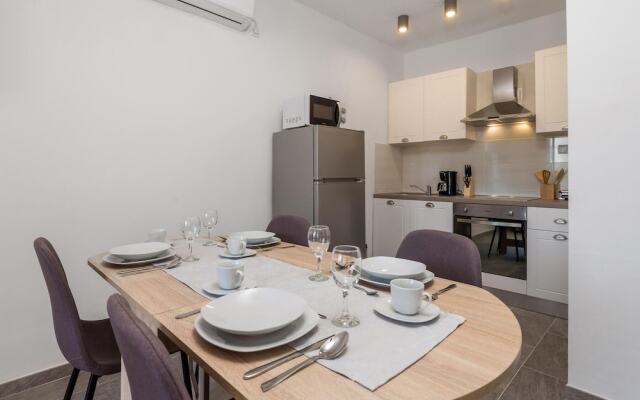 Beautiful Apartment in Lopar With 2 Bedrooms and Wifi