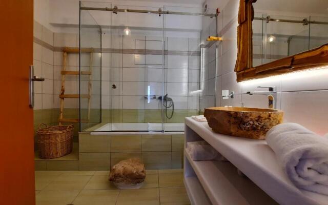Janakos View Apartment II with Pool