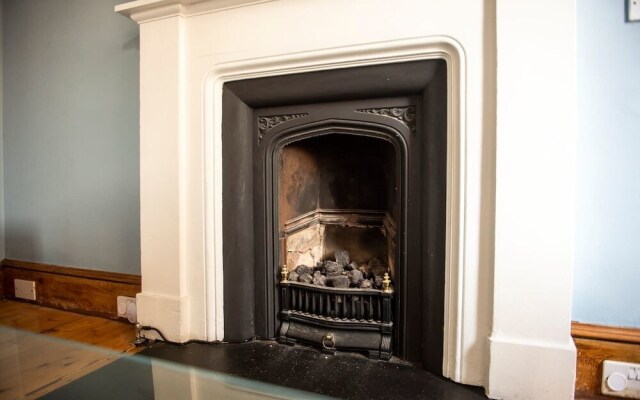 Lovely 2Br Home Next To The Castle