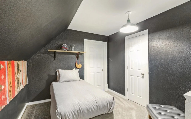 Victorian Home in Whittier/rino - Sleeps 11!