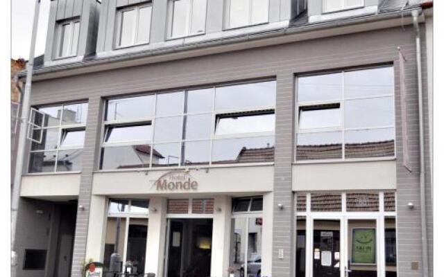 Hotel Monde