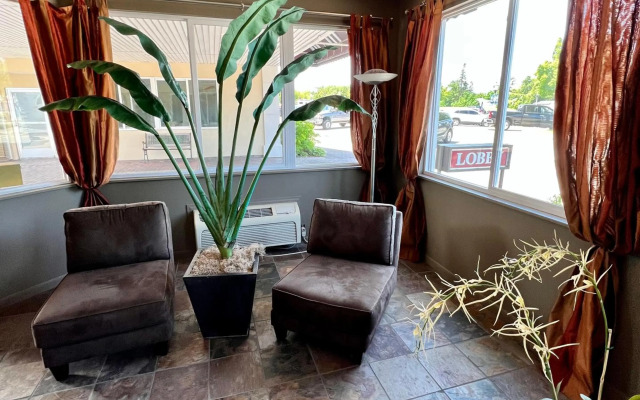 Court Plaza Inn & Suites