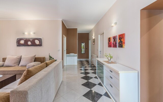 Stunning Home in Barban With Wifi and 2 Bedrooms