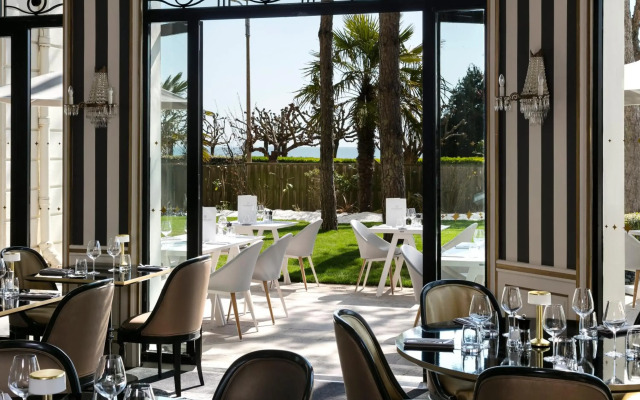 Hôtel Barrière l'Hermitage