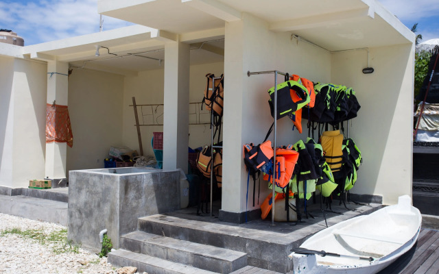 Rijet Villa Beach & Restaurant