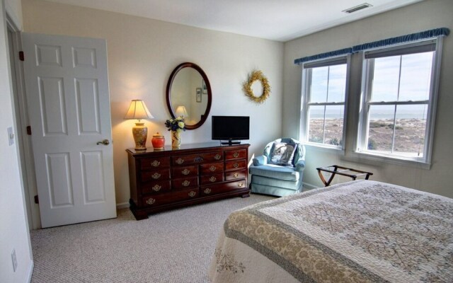 Blue Skies 5 Bedroom Home by RedAwning