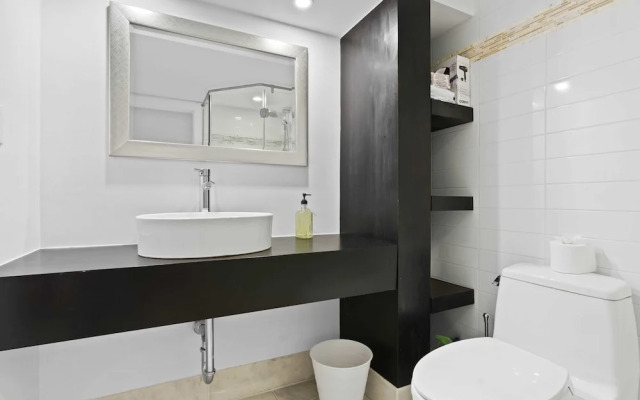 Specious Fully Private Studio apt With Laundry