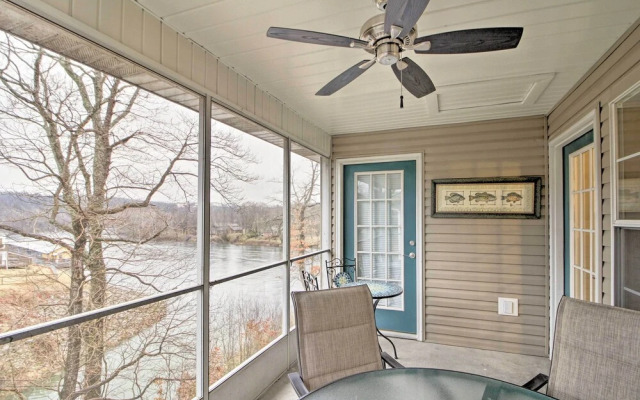 4 Mi to Strip: Cozy Lake-view Retreat in Branson