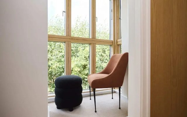 Putney Terrace Apartment