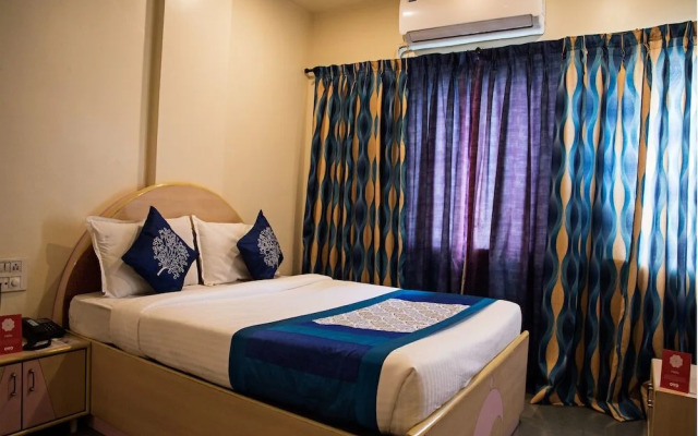 OYO 9739 Hotel Ratnalok