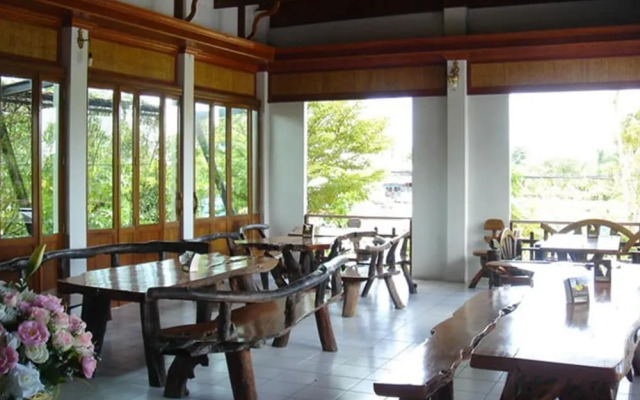Thongpaeka Hotel