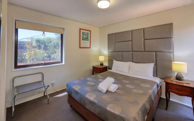 Executive Hideaway Motel