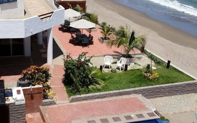 Sanctuary Puerto Cayo Lodge