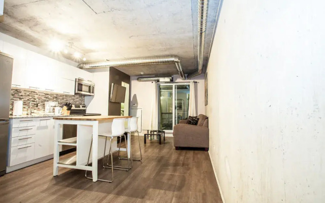 Pinnacle Suites - Chic Downtown Loft