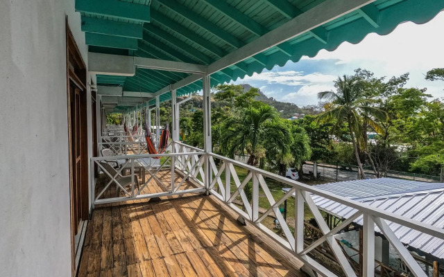 South West Bay Cabañas