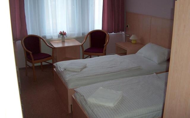 D-Hotel