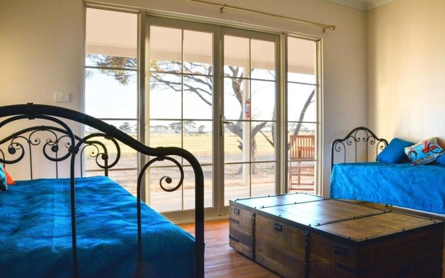 Mary's Farm Cottages – Guest Rooms – North Kukerin