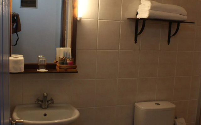 Oya Boutique  & Suites