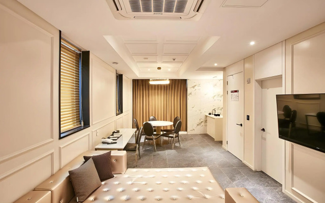 Hotel Wanted