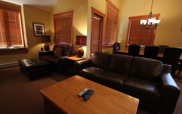 Pinnacle Ridge Chalets by Fernie Lodging