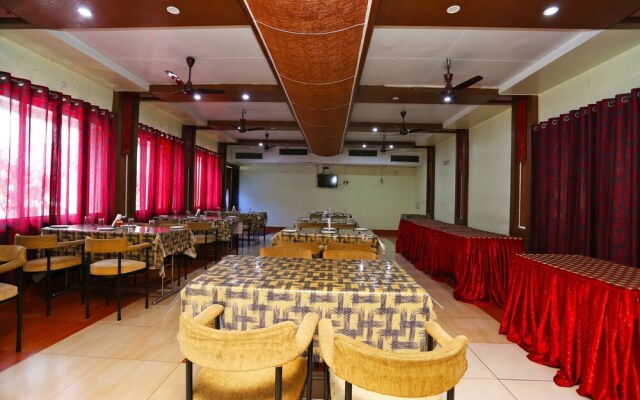 OYO 15468 Hotel Sharda