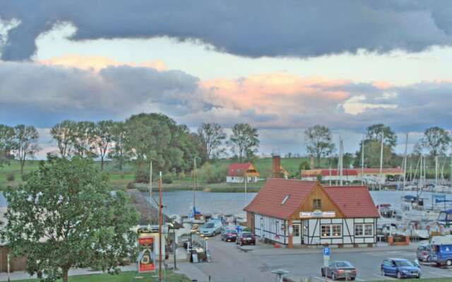 Lake View Modern Retreat