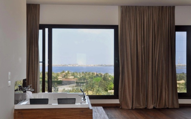 Africana Hotel & Spa