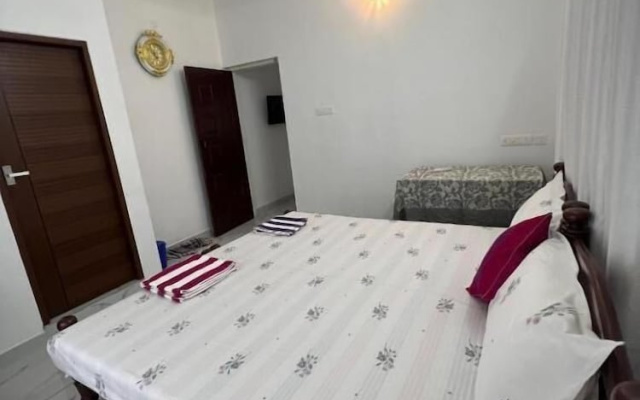 Little Chandhana Guest House