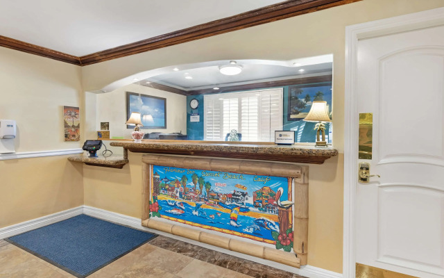 Best Western Harbour Inn & Suites Huntington - Sunset Beach