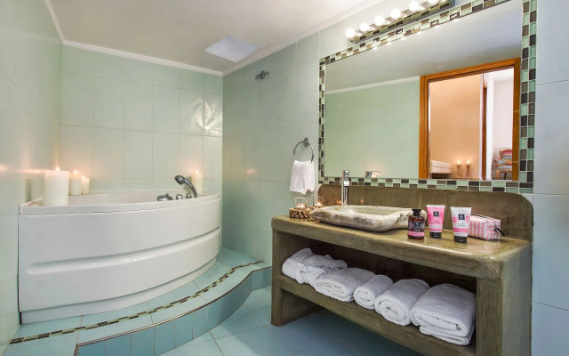 Modern 2-Bed House in the city centre Fira