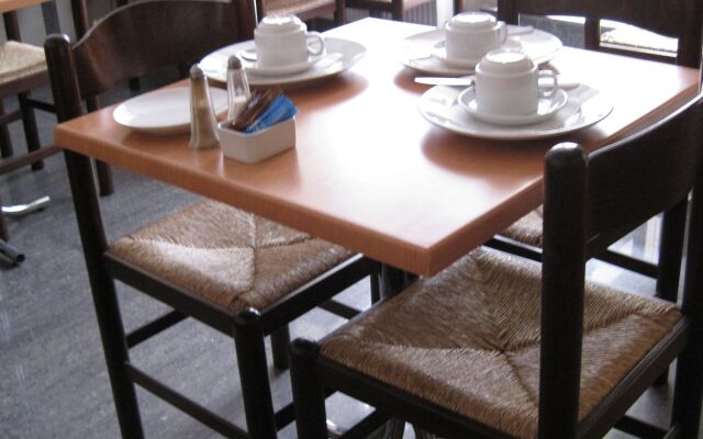 Elmwood Hotel