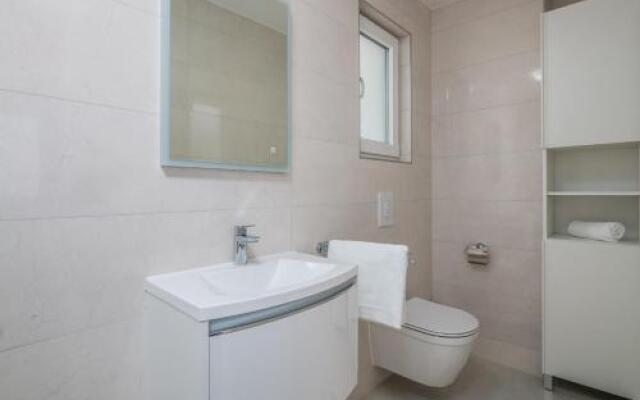 Elle Luxury Apartments Vanta?I?I