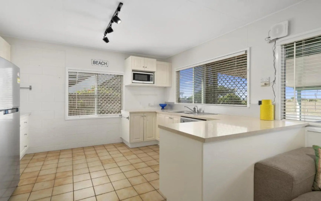Woorim Beach House with Water Views – Guest Rooms – Woorim