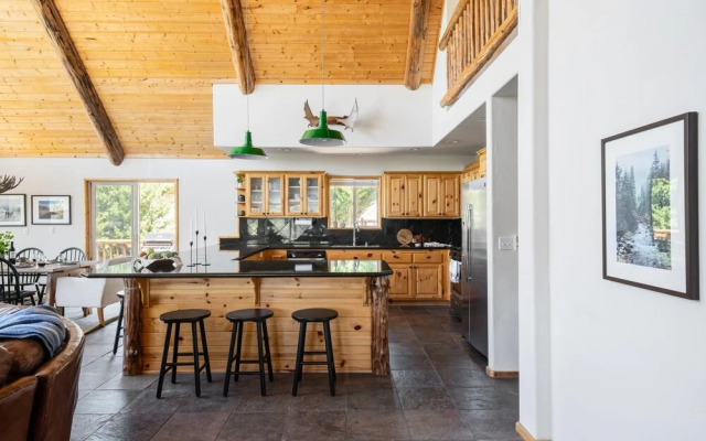 Golden Oak Rd - Moonridge