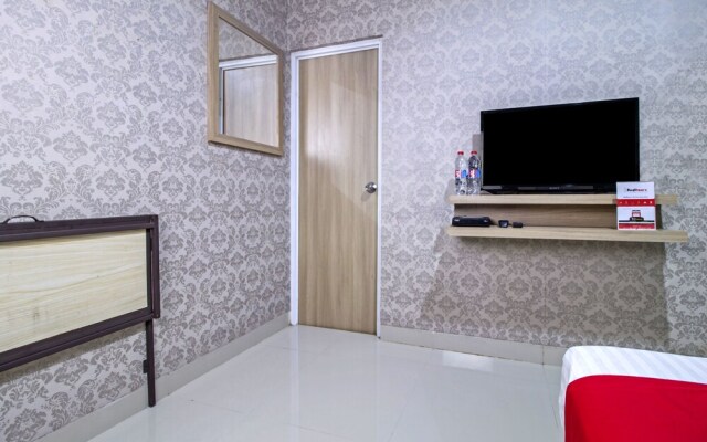 RedDoorz Plus near Lippo Cikarang Mall