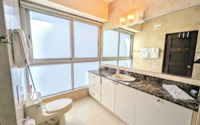 YC 701-C l Apartamento 2BR en av balboa