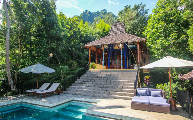 Villa Borobudur Resort