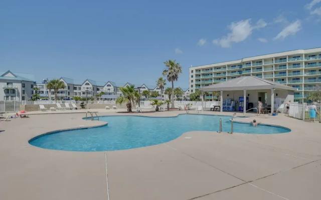 Gulf Highlands Getaway w/ 6 Pools & Beach Access