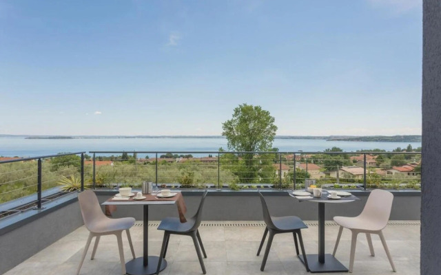 Room in B&B - Insula Felix - Deluxe Triple Room With Sea View