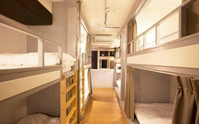 Mr Lobster's Secret Den Design Hostel
