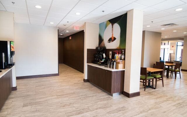 Fairfield Inn and Suites by Marriott Atlanta Airport North