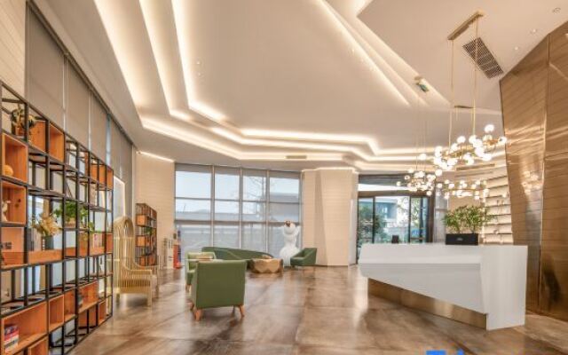 Yibin moon Peninsula Light Hotel(University City & Exhibition Center)
